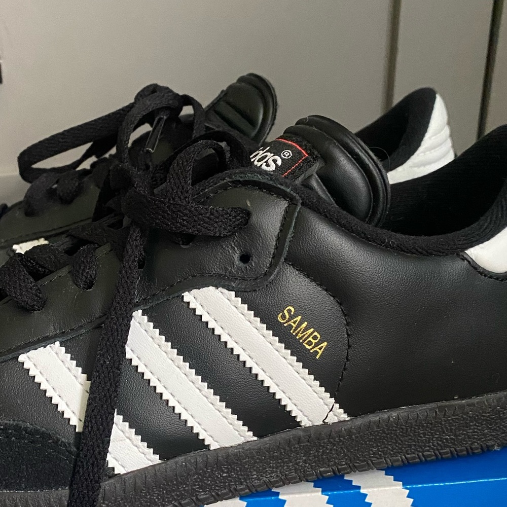 Adidas original Samba, Men’s 5 1/2, women’s 7 1/2. Gently worn